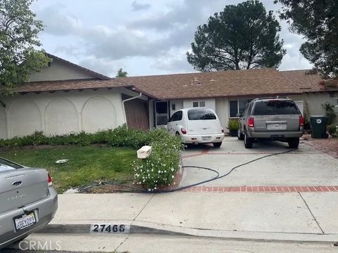 Photo of 27468 Garza Dr, Saugus, CA 91350 (MLS # SR25281700)