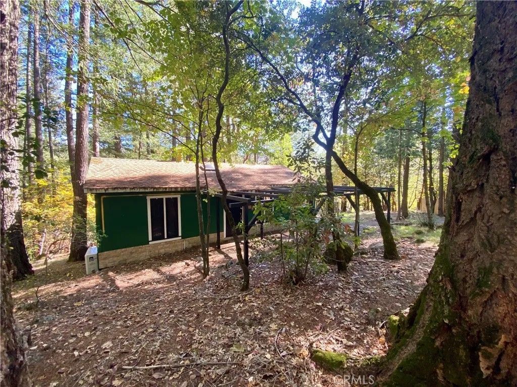 Photo of 17040 Edgewood Way, Cobb, CA 95426 (MLS # LC25257824)