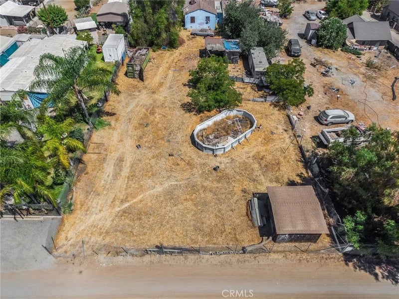 6 Eucalyptus Ave