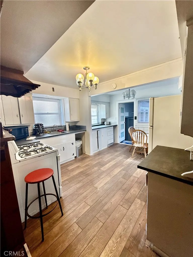 345 W Sherwood