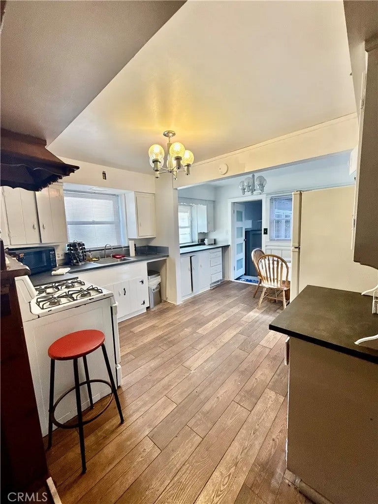 345 W Sherwood