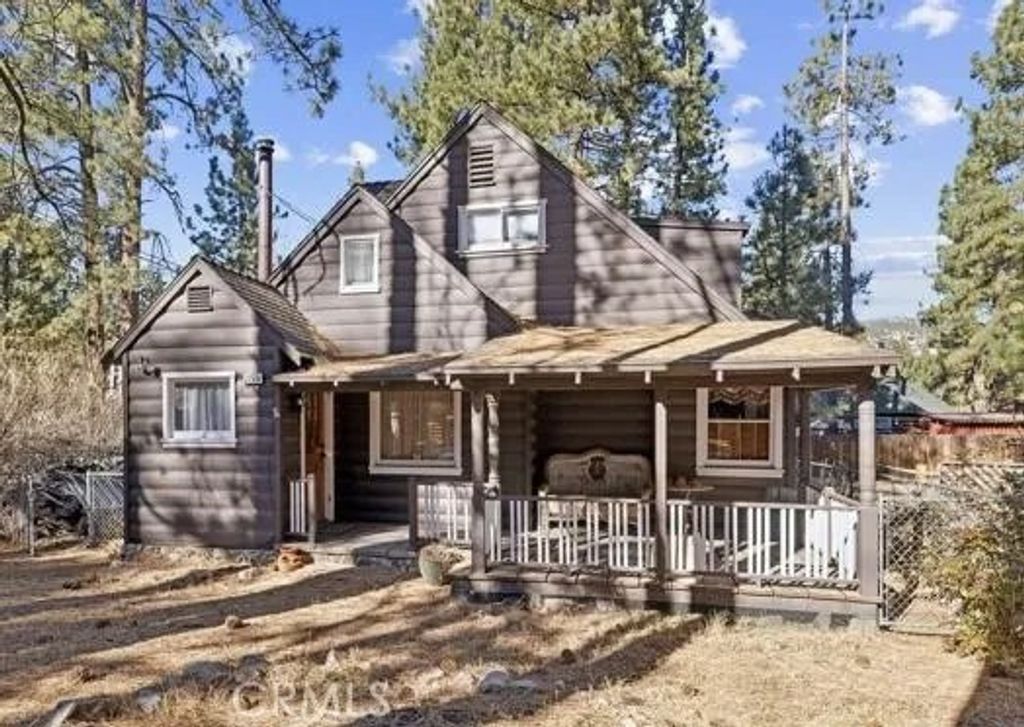 Photo of 345 W Sherwood BLVD, Big Bear Lake, CA 92314 (MLS # DW26097064)