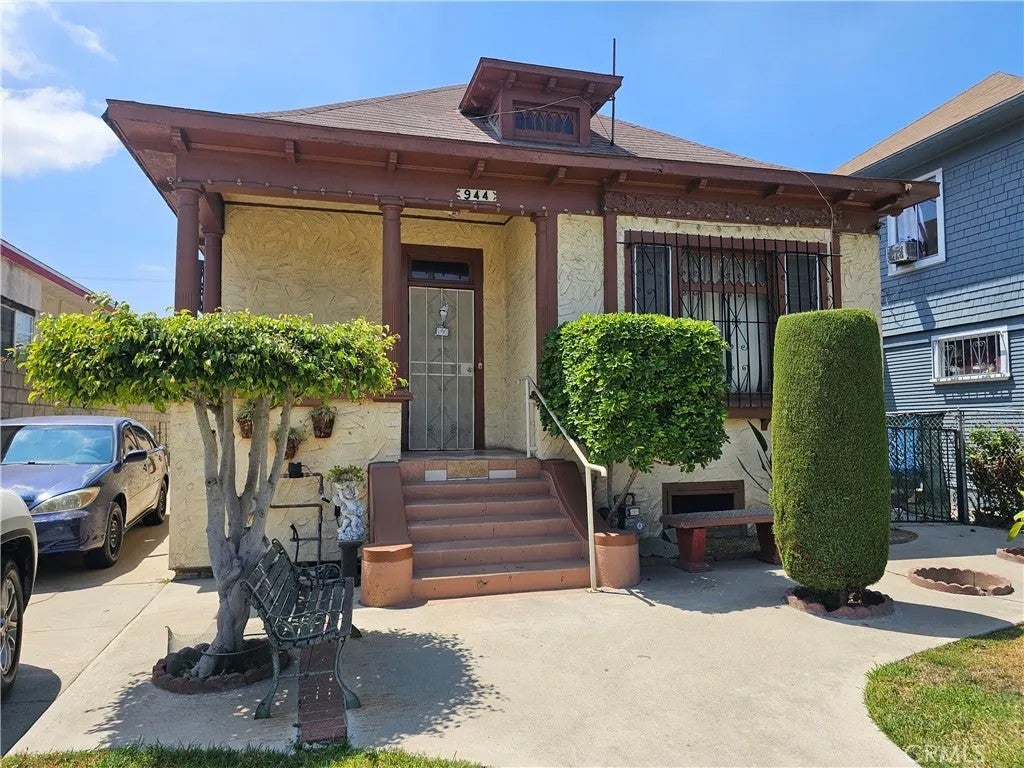 Photo of 944 E 22nd ST, Los Angeles, CA 90011 (MLS # SR26194996)