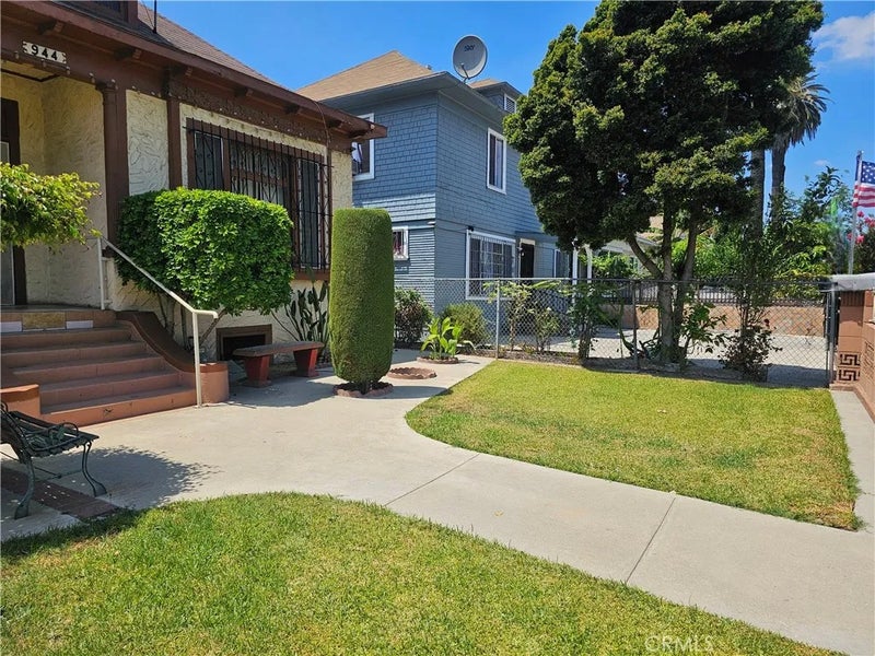 944 E 22nd