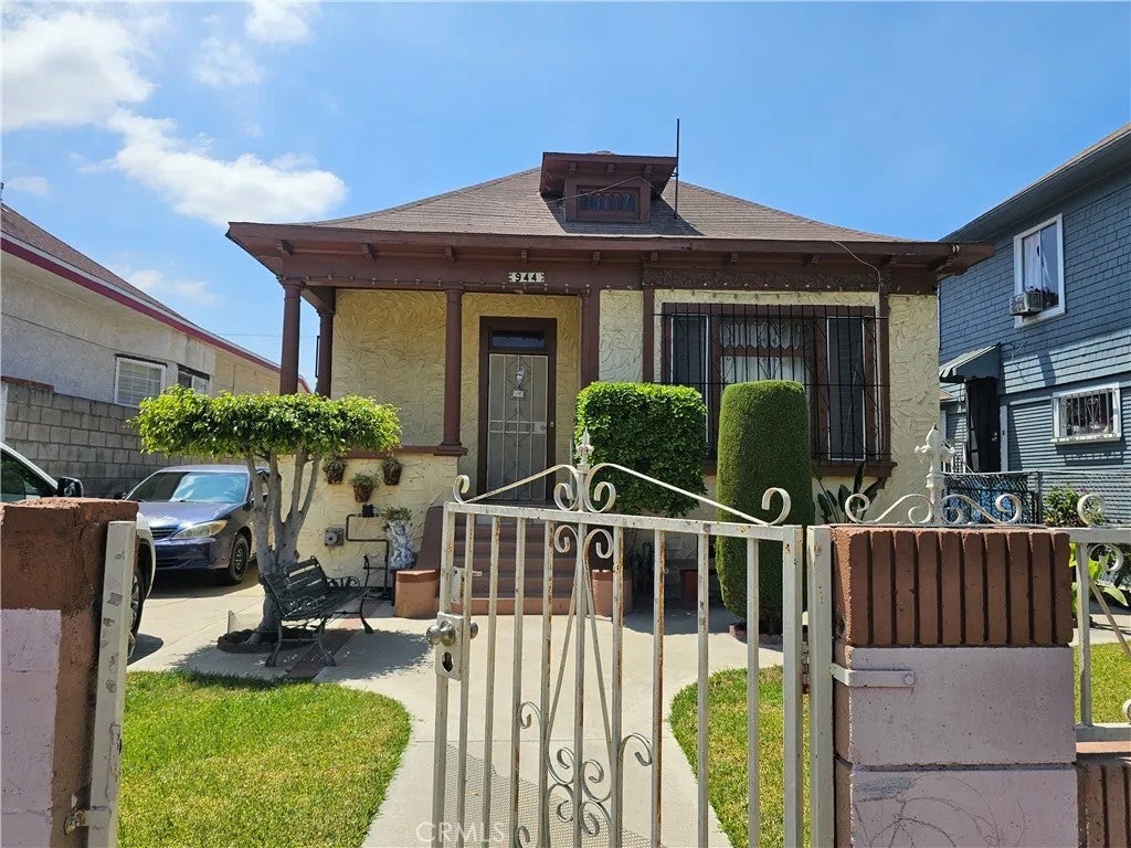 Photo of 944 E 22nd ST, Los Angeles, CA 90011 (MLS # SR26194996)
