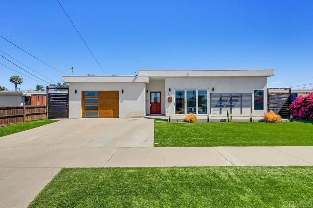 Photo of 834 Holly Avenue, Imperial Beach, CA 91932 (MLS # PTP2603539)