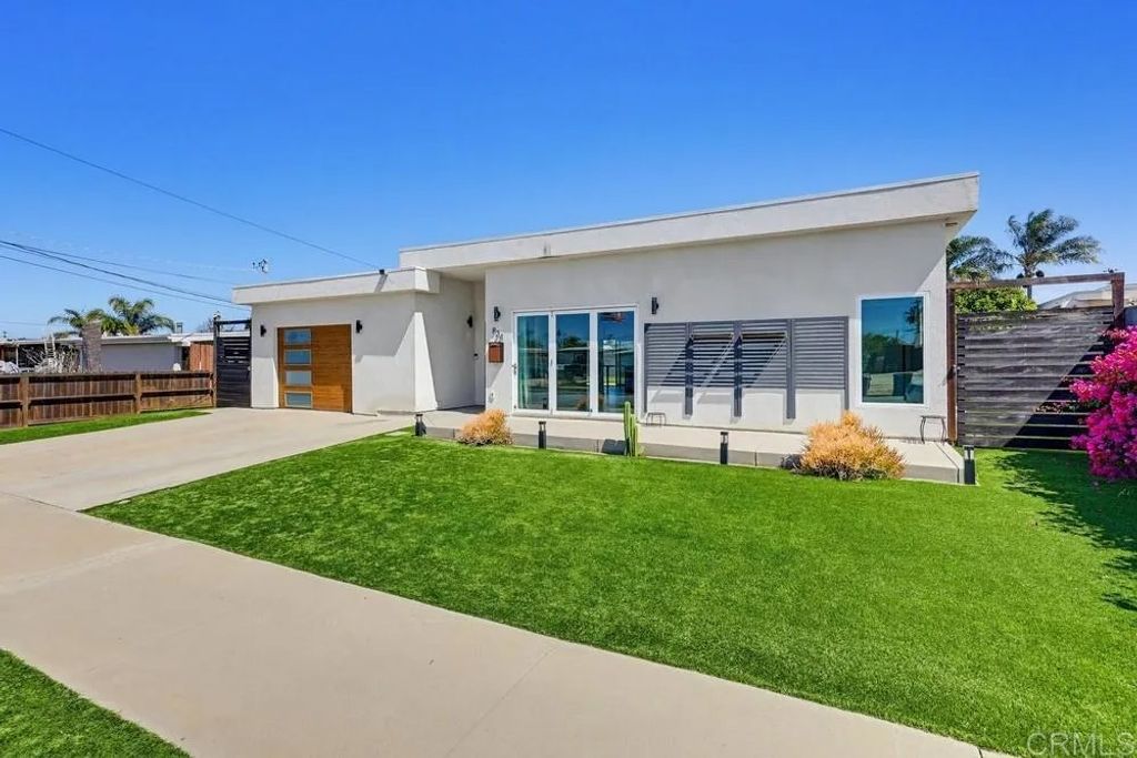 Photo of 834 Holly Avenue, Imperial Beach, CA 91932 (MLS # PTP2603539)