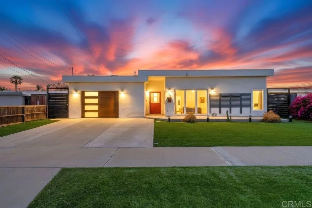 Photo of 834 Holly Avenue, Imperial Beach, CA 91932 (MLS # PTP2603539)