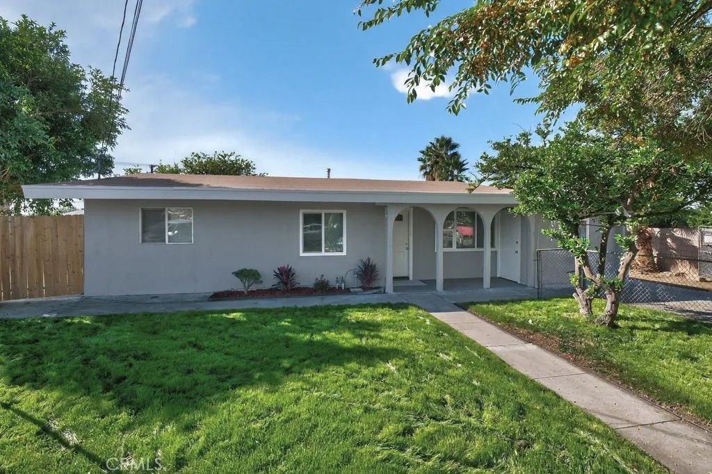 Photo of 15065 Granada Ct, Fontana, CA 92335 (MLS # CV25252650)