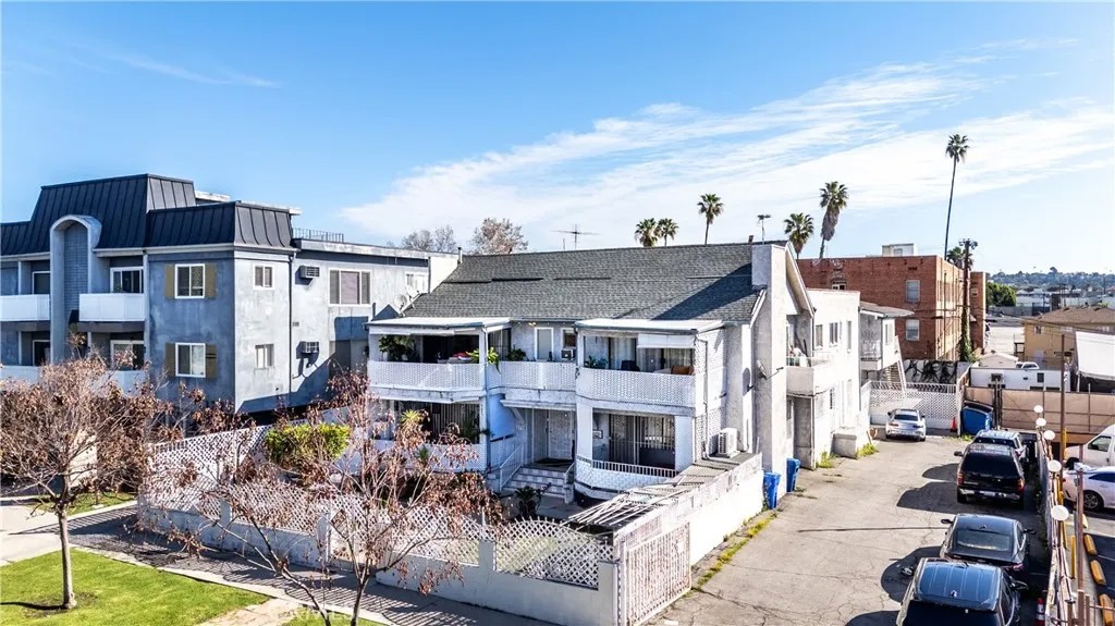 1716 Winona Boulevard