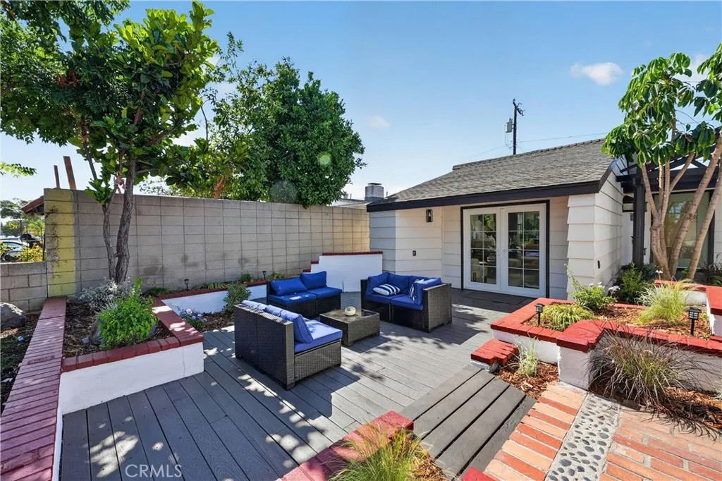 2134 W Romneya Drive