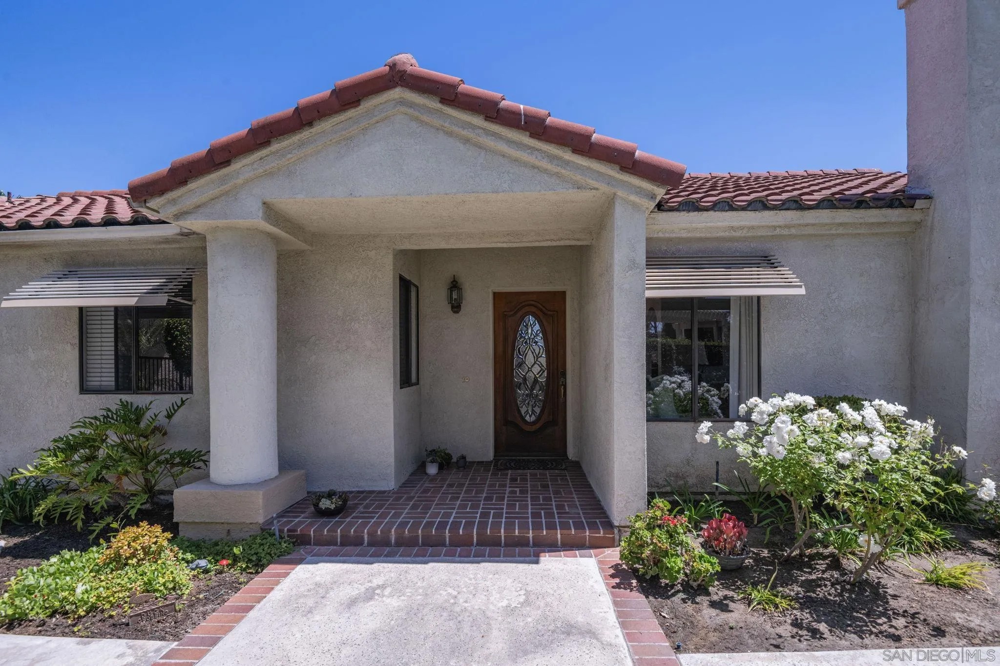 1260 N Lighthouse