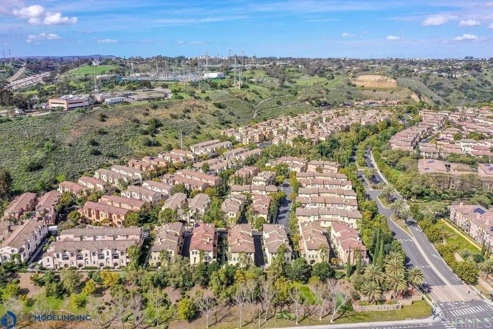2587 Escala Circle