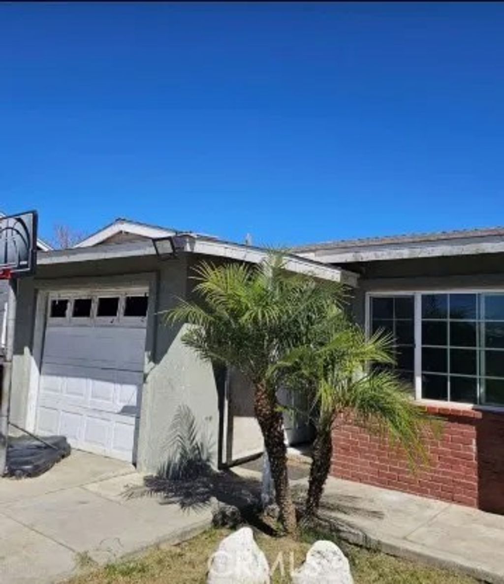 Photo of 623 S Mistletoe Avenue, San Jacinto, CA 92583 (MLS # SR26076191)