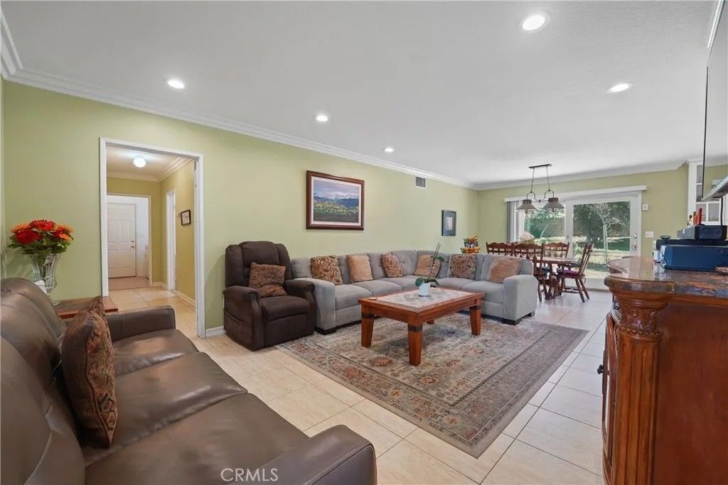 Photo of 9560 Shoshone Avenue, Northridge, CA 91325 (MLS # SR26014639)