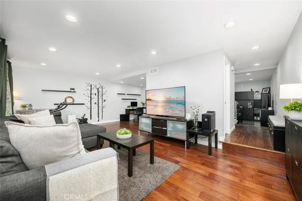 10018 Bloomfield