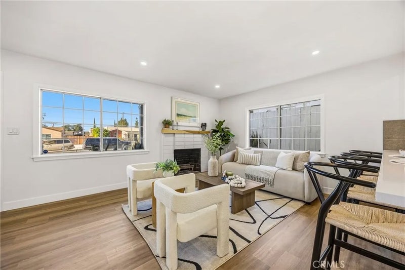 5976 Los Feliz