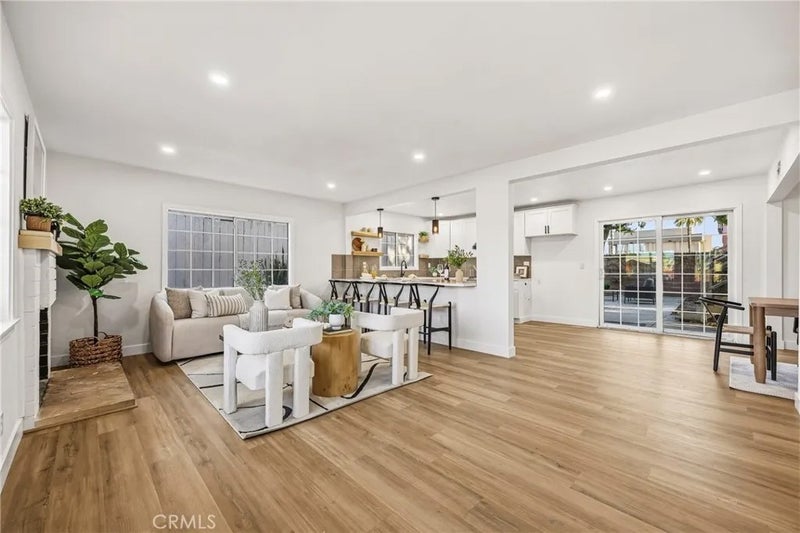 5976 Los Feliz