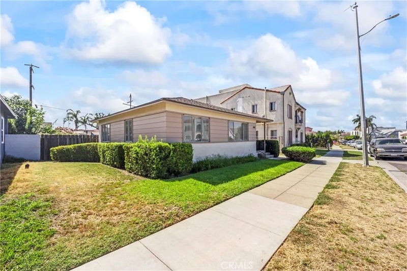 1024 Leonard Avenue