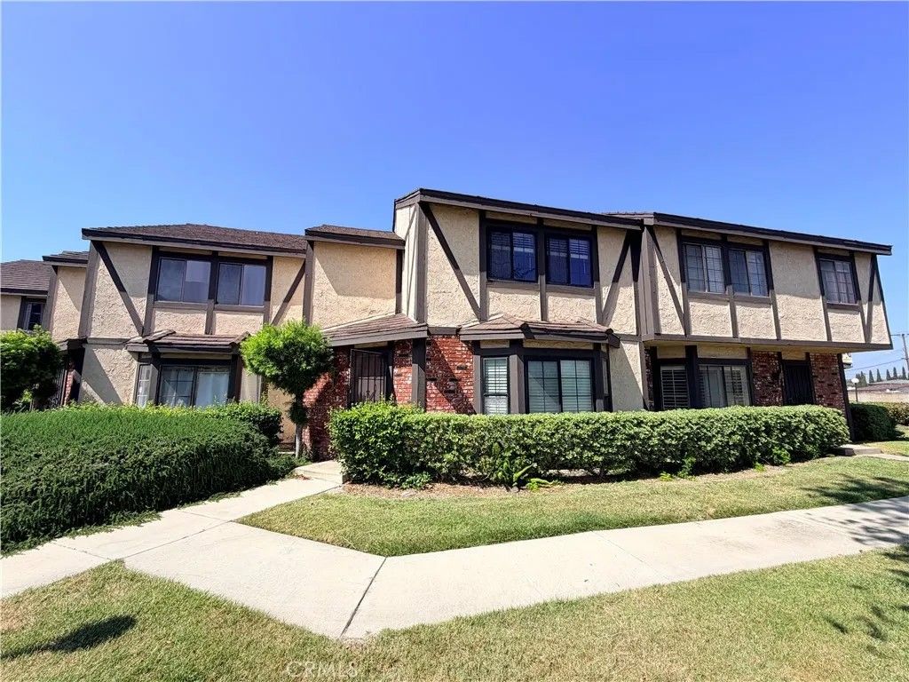 Photo of 14846 Brownstone LN, Westminster, CA 92683 (MLS # PW26104853)