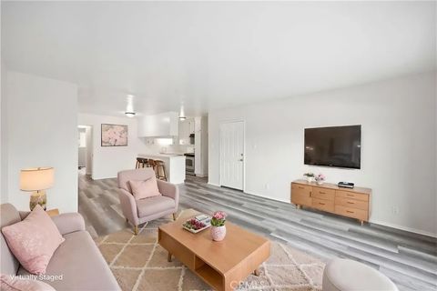 Photo of 406 W Regent Street #13, Inglewood, CA 90301 (MLS # MB26083754)