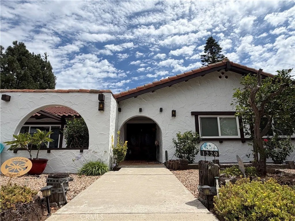 1229 Via Sendero