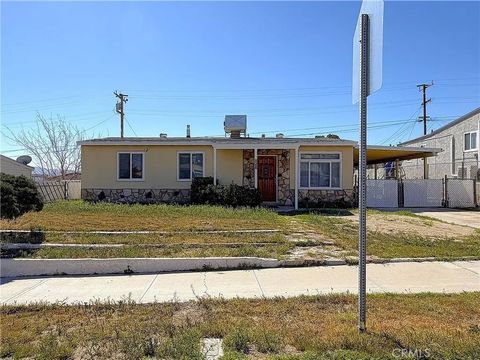 Photo of 928 Kelly Drive, Barstow, CA 92311 (MLS # HD26052729)