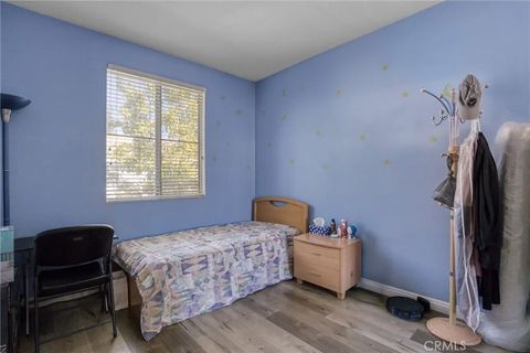 Tiny photo for 22754 Little Fall Court, Saugus, CA 91350 (MLS # SR25251925)