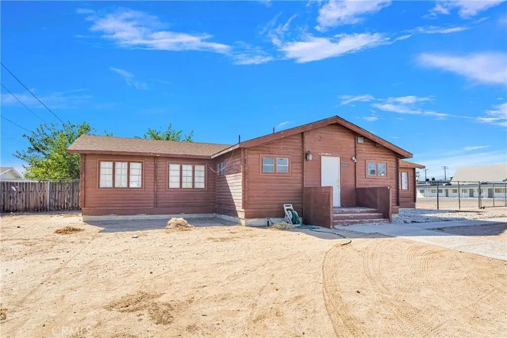 Photo of 16161 Lorene Dr, Victorville, CA 92395 (MLS # IV26009864)