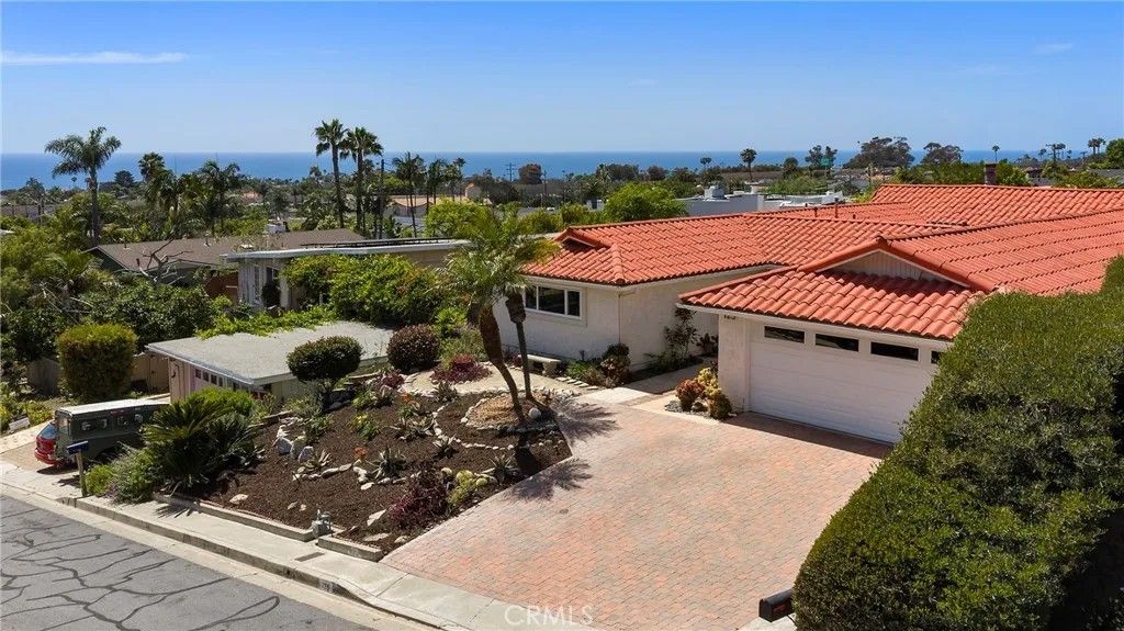 Photo of 125 E Avenida Junipero, San Clemente, CA 92672 (MLS # OC26082215)