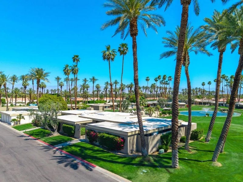 45136 Avenida Paloma