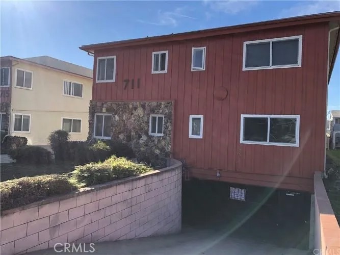 711 Larch Street 4