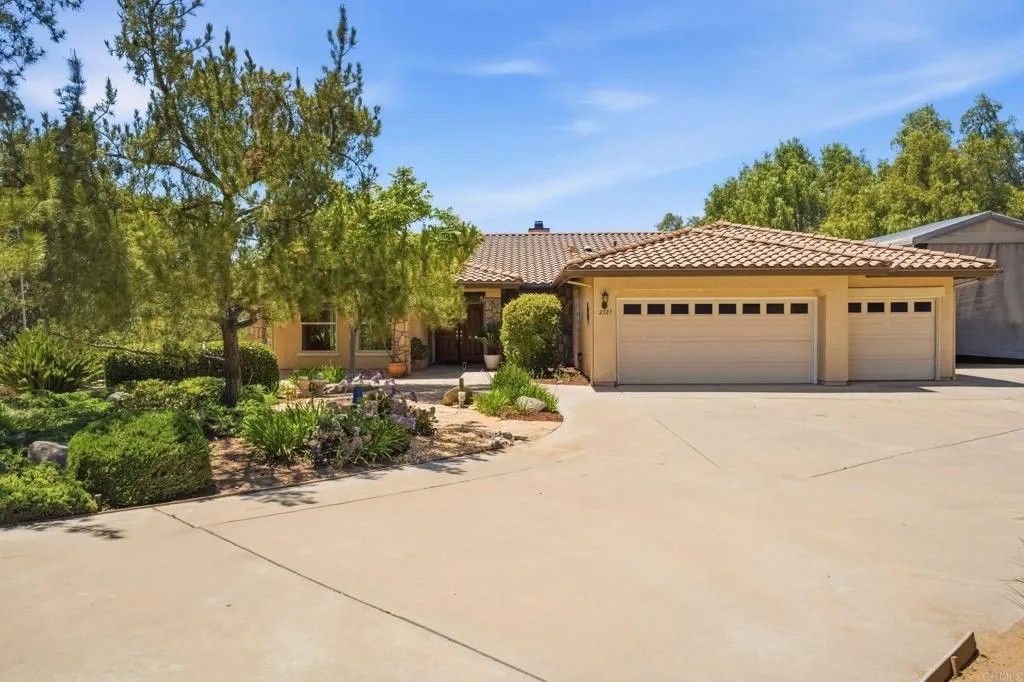 Photo of 2527 Southern Oak Road, Ramona, CA 92065 (MLS # NDP2604854)