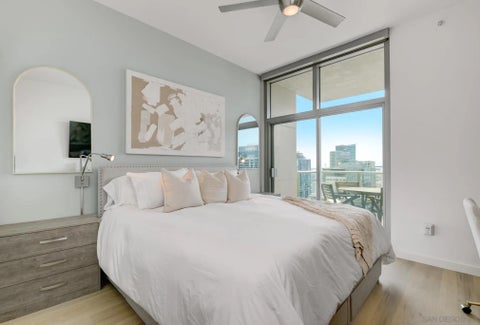 Tiny photo for 800 The Mark Ln #2206, San Diego, CA 92101 (MLS # 260004962)