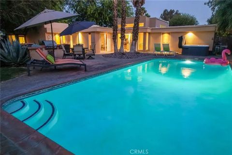 Photo of 576 E Desert Holly Circle, Palm Springs, CA 92262 (MLS # AR25276765)
