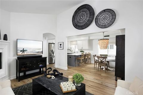 Photo of 618 Iris Avenue #B, Corona Del Mar, CA 92625 (MLS # NP25194787)