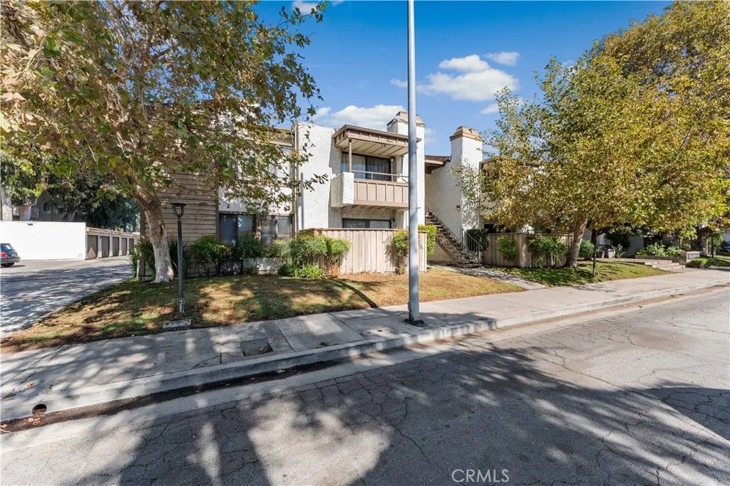 Photo of 15511 Sherman Way, Van Nuys, CA 91406 (MLS # SR26002373)