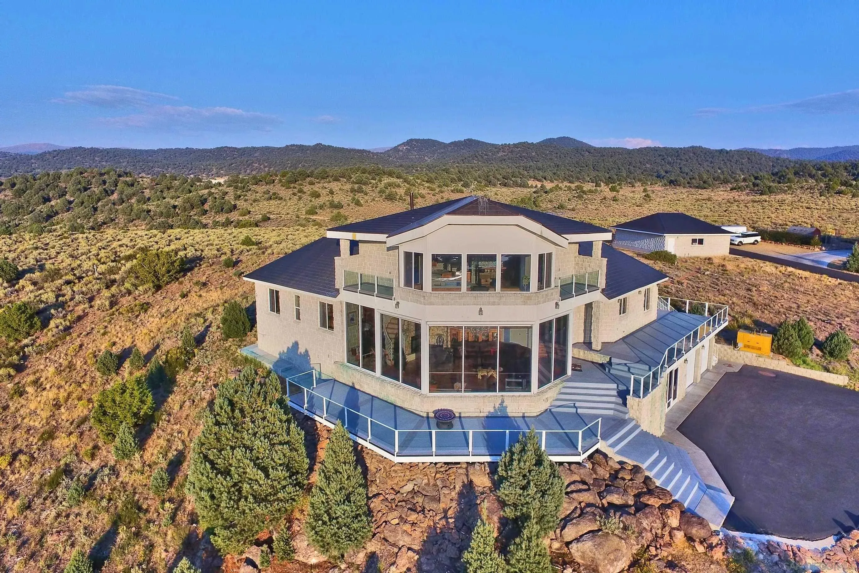 Bridgeport, California 93517, United States, 4 Bedrooms Bedrooms, ,4 BathroomsBathrooms,Residential,Active,62403