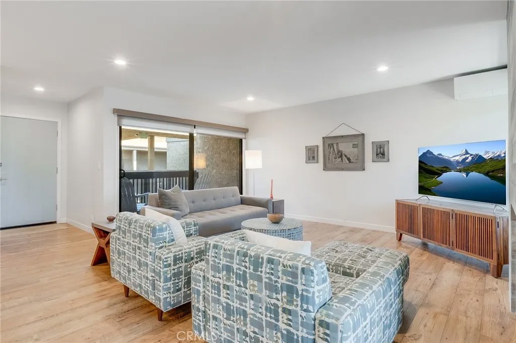 2538 E 2nd 306