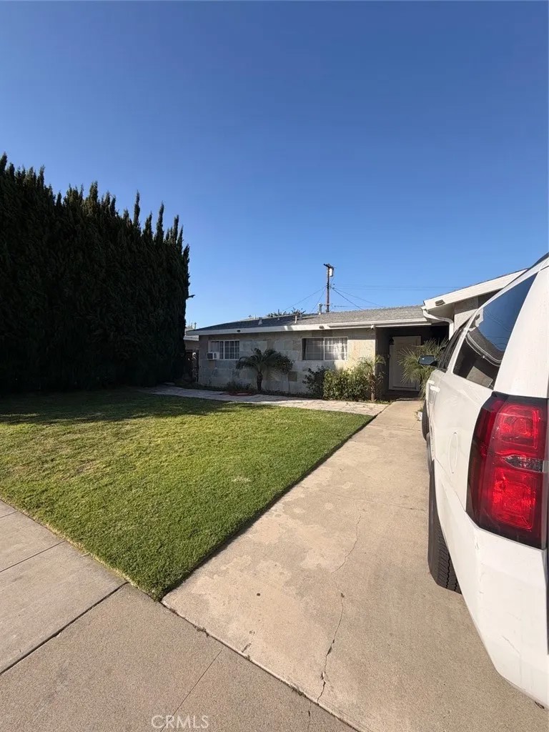 2403 W Almond