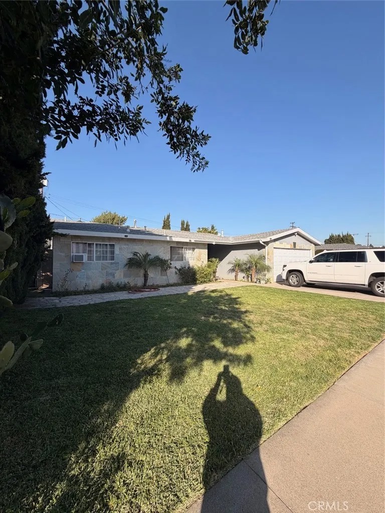 2403 W Almond