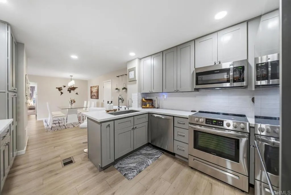 5245 Reservoir Drive