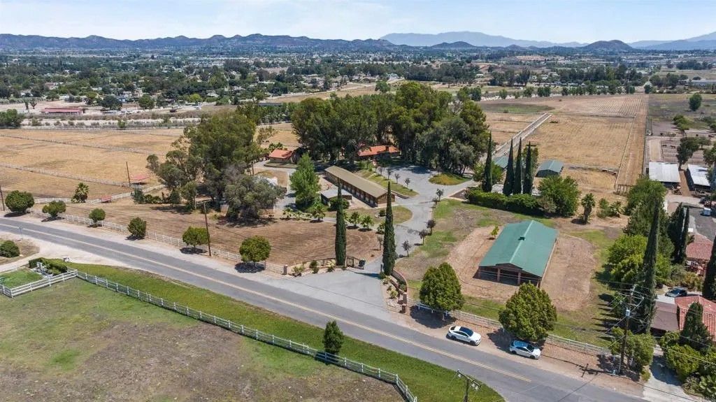 Photo of 25450 Hayes Ave, Murrieta, CA 92562 (MLS # PTP2506829)