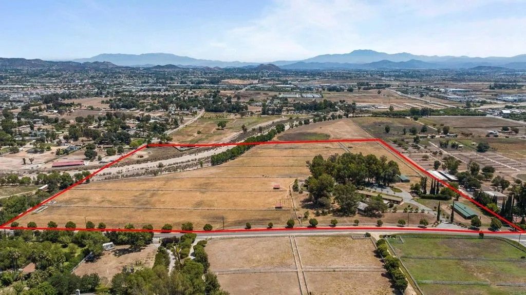 Photo of 25450 Hayes Ave, Murrieta, CA 92562 (MLS # PTP2506829)