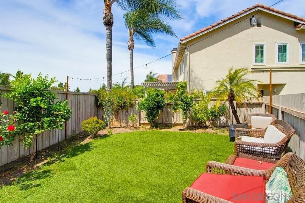 Photo of 340 Ferrara Way, Vista, CA 92083 (MLS # 260009225)