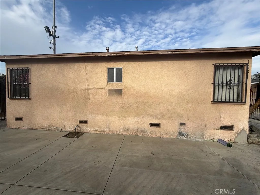 1631 E Saunders