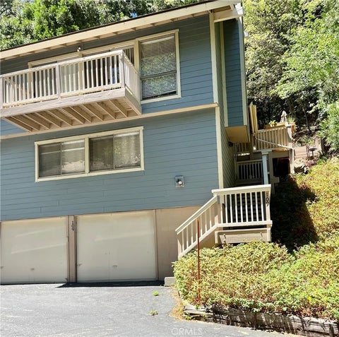 Photo of 109 Rockledge Lane, Lake Arrowhead, CA 92352 (MLS # TR26179074)