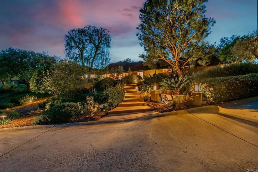 7144 Via Mariposa Sur