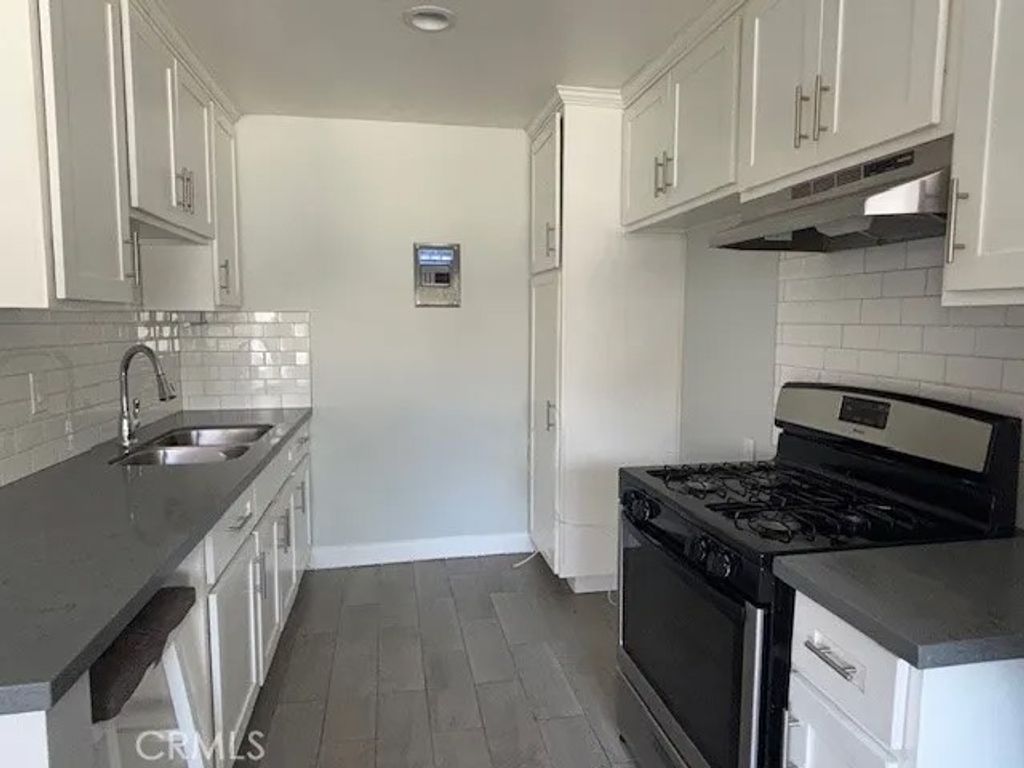 Photo of 17132 Emerald Ln #D, Huntington Beach, CA 92647 (MLS # NP26002985)