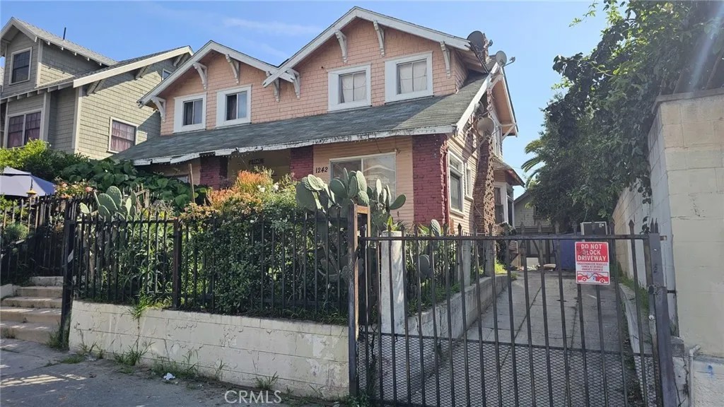 1242 S Bonnie Brae